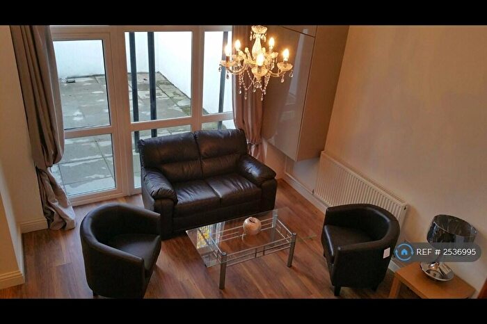 2 Bedroom Flat To Rent In Ashley House, Bristol, BS2