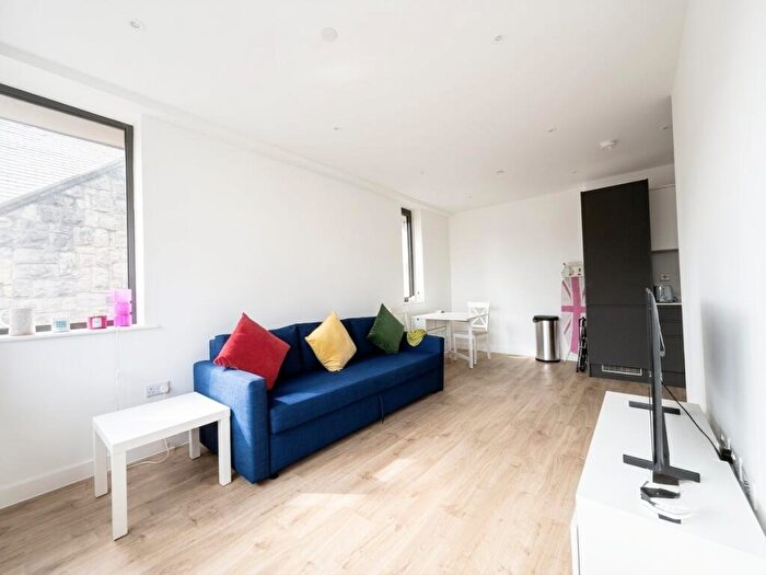 2 Bedroom Apartment To Rent In Station Road, Redhill, RH1