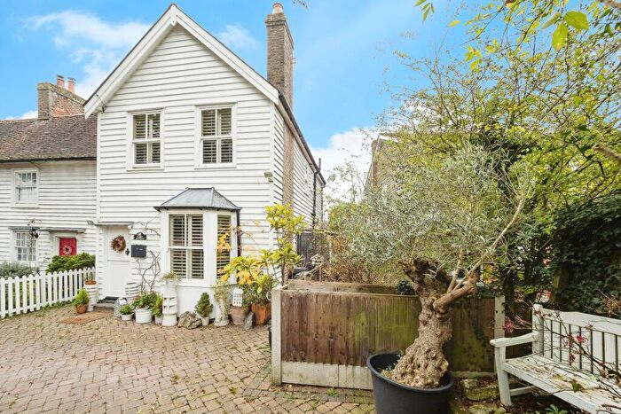 3 Bedroom Detached House For Sale In Gravel Lane, Chigwell, Essex, IG7
