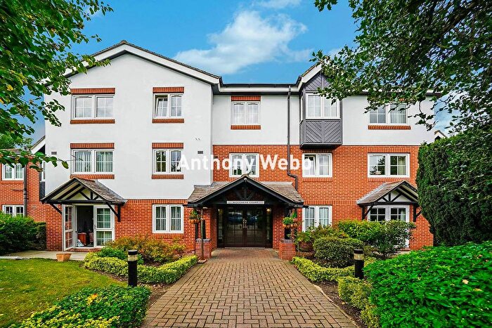 Studio For Sale In Woodmere Court, Avenue Road, London, N14