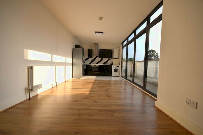 2 Bedroom Flat To Rent In Caxton Road, London, Wimbledon, SW19