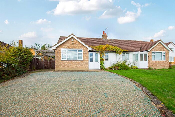 3 Bedroom Semi-Detached Bungalow For Sale In Wentworth Close, Orpington, BR6