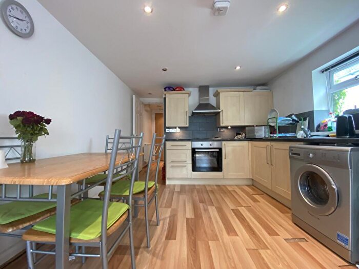 2 Bedroom Flat To Rent In Claude Road, Roath, CF24