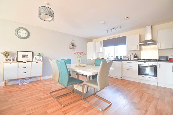 2 Bedroom Flat For Sale In Alderson Grove, Hersham, Walton-On-Thames, KT12