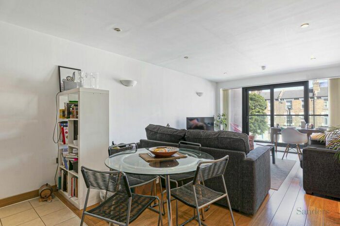 2 Bedroom Flat To Rent In Terrace Apartments, Drayton Park, London, N5