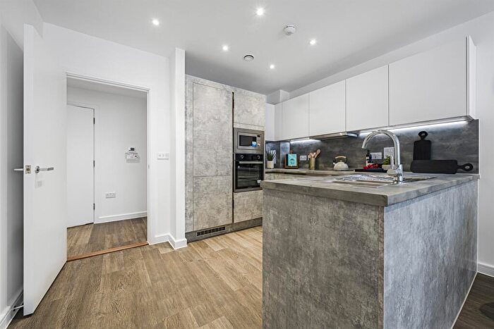 2 Bedroom Apartment To Rent In Bed, Th Floor, Mercury, Cape Court In Elements, EN3