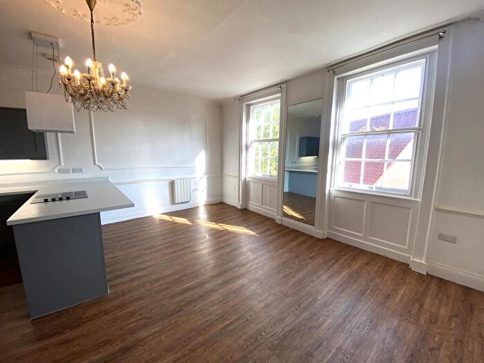 2 Bedroom Flat To Rent In North Gate, Newark, NG24