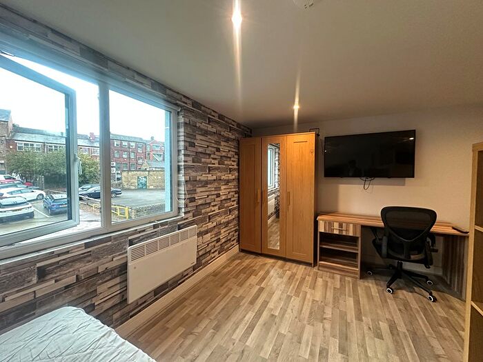 1 Bedroom Flat To Rent In Venn Street, Huddersfield, HD1