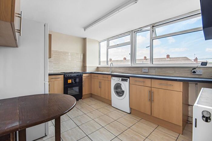 3 Bedroom Flat To Rent In Abingdon, Oxfordshire, OX14