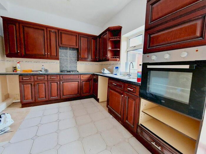 4 Bedroom Terraced House To Rent In Melbourne Avenue, London, N13