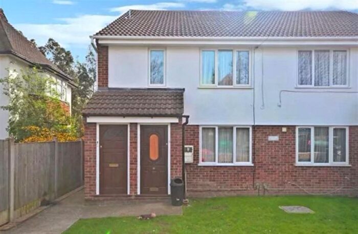 2 Bedroom Flat For Sale In Ilford, Redbridge, Greater London, IG1