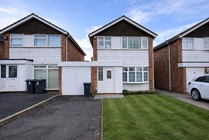 3 Bedroom Detached House To Rent In Silverlands Close, Hall Green, Birmingham, B28