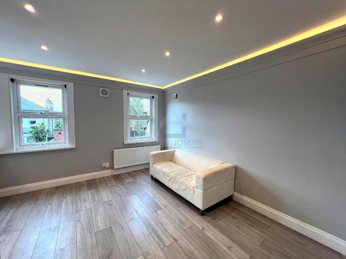 2 Bedroom Flat To Rent In Hitherfield Road, Streatham Hill, London, SW16