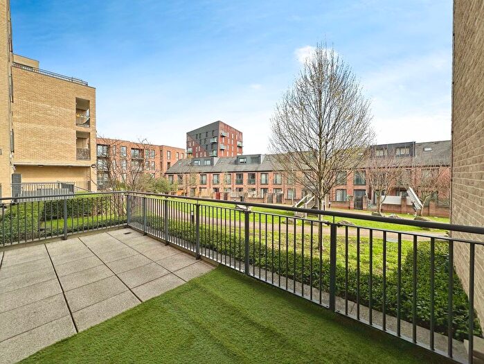 2 Bedroom Flat To Rent In Hayling Way, Metropolitan Court, HA8