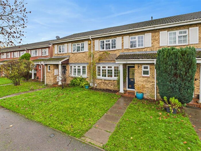 3 Bedroom House For Sale In Colne Drive, Walton-On-Thames, KT12