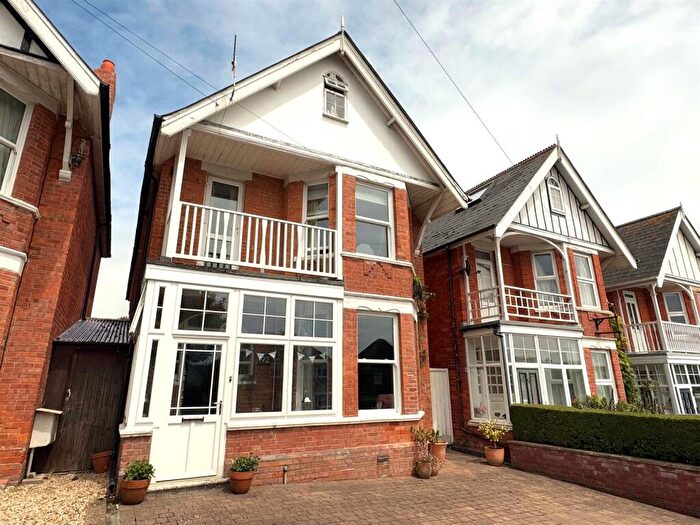 4 Bedroom Detached House For Sale In Spa Road, Weymouth, DT3