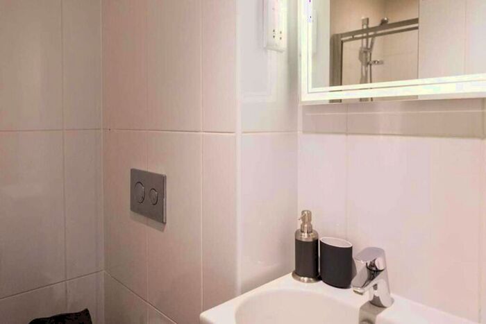 Studio To Rent In Education Square, E1 - Photo 3