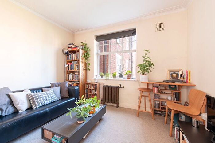 Studio To Rent In Belsize Grove, London, NW3