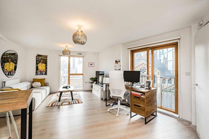 1 Bedroom Flat To Rent In Chapel Yard, London, SW18