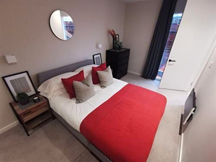 2 Bedroom Apartment To Rent In City Gardens, Castlefield, M15