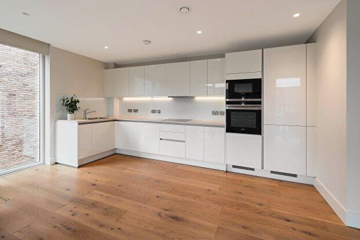 3 Bedroom Flat To Rent In West Row, Ladbroke Grove, W10