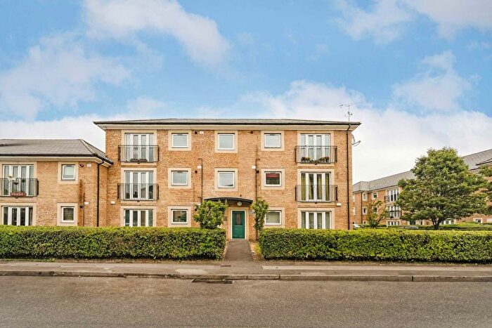 2 Bedroom Flat To Rent In White Lodge Close, Isleworth, TW7