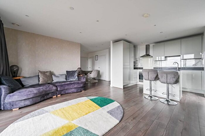2 Bedroom Flat To Rent In Heritage Tower, Canary Wharf, London, E14