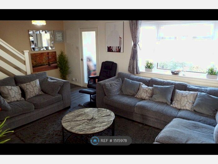 3 Bedroom Semi-Detached House To Rent In Blakesley Walk, Leicester, LE4