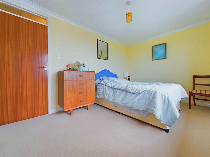 1 Bedroom Apartment For Sale In Brighton Road, Lancing, BN15