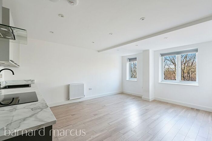 2 Bedroom Flat To Rent In Windmill Lane, Hanwell, UB2