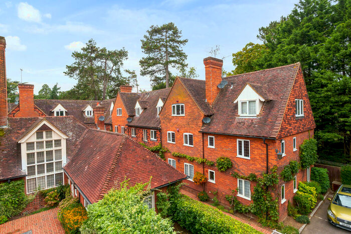 2 Bedroom Flat For Sale In Framewood Road, Fulmer, SL2