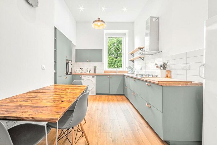 3 Bedroom Flat To Rent In Hillhead Street, Glasgow, G12