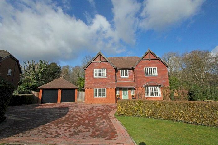 5 Bedroom Detached House For Sale In Broadleaf Grove, Welwyn Garden City, AL8