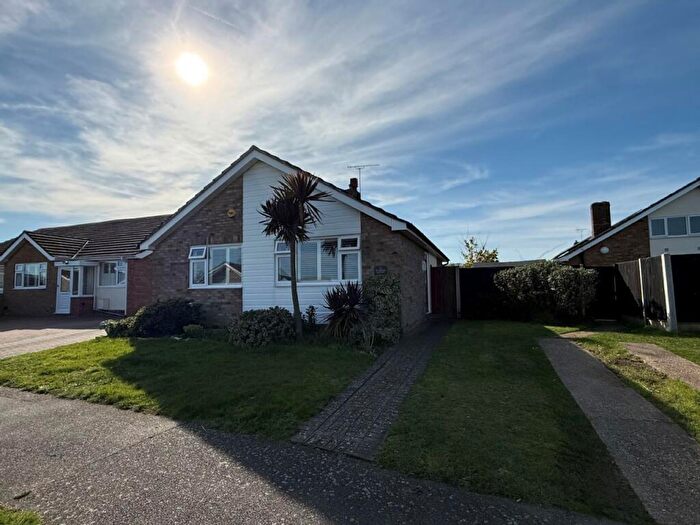 2 Bedroom Detached Bungalow For Sale In Woodside, Walton-on-the-naze, CO14