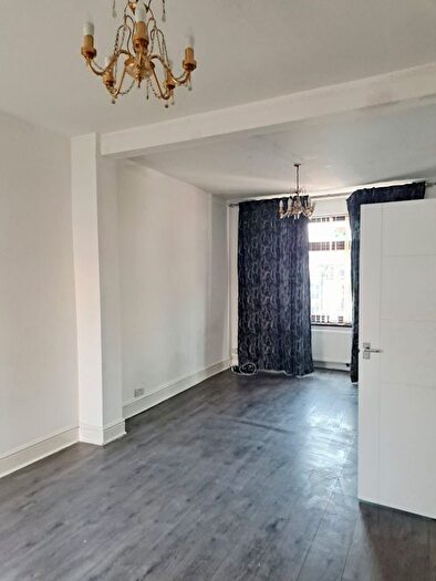 3 Bedroom Terraced House To Rent In Johnson Street, Southall, UB2