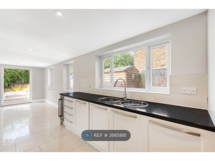 4 Bedroom Semi-detached House To Rent In Eastbourne Road, Brentford, TW8