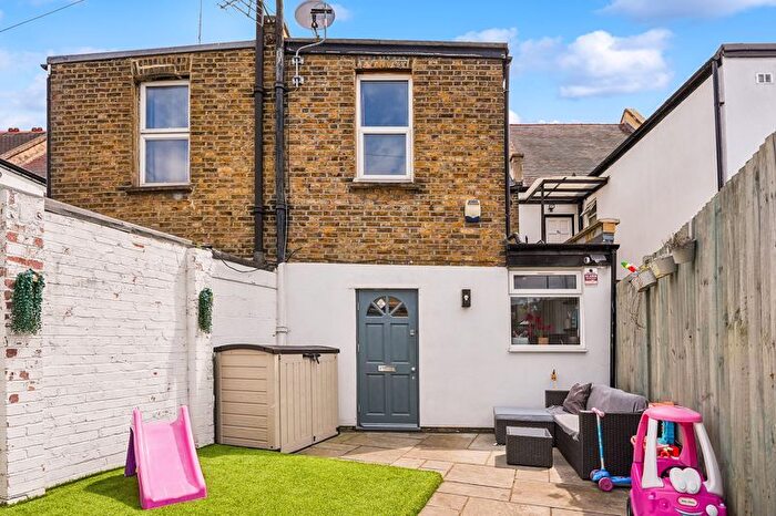 3 Bedroom Flat To Rent In Criterion Buildings, Portsmouth Road, KT7