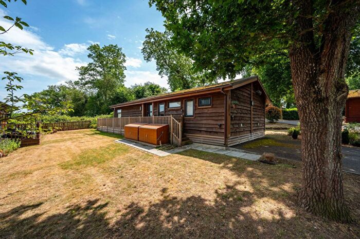 2 Bedroom Lodge For Sale In Edgeley Park, Albury, GU5
