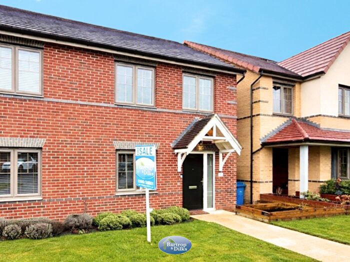 3 Bedroom Semi Detached House For Sale In Snowdrop Gardens, Carlton-in-Lindrick, Worksop, S81