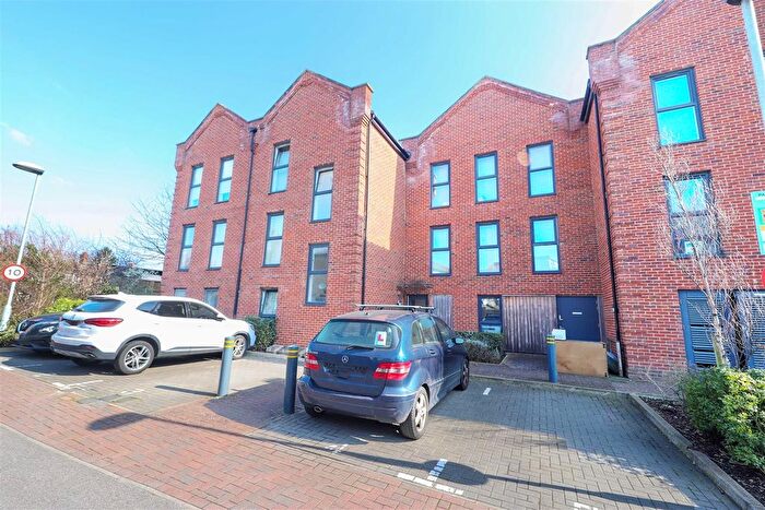 1 Bedroom Flat To Rent In Otter Way, Horton Road, West Drayton, UB7