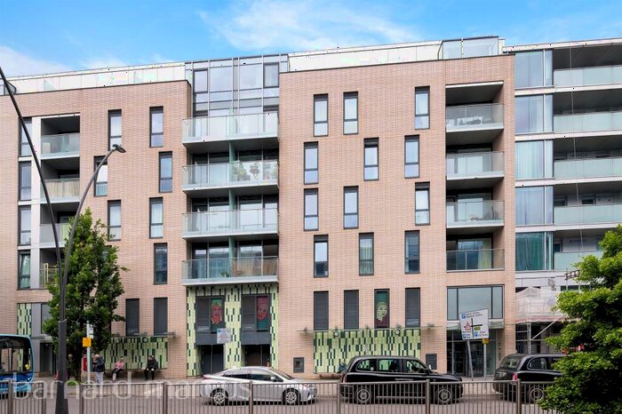 2 Bedroom Flat For Sale In Station Approach, Epsom, KT19