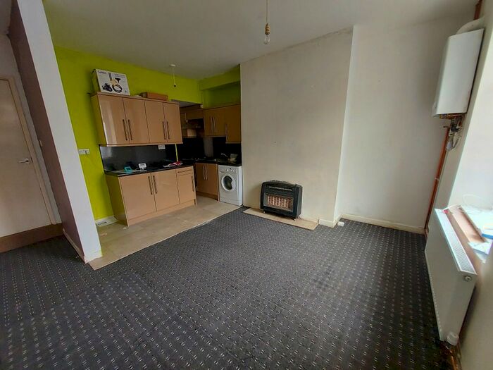 1 Bedroom Terraced House To Rent In Washington Street, Bradford, BD8