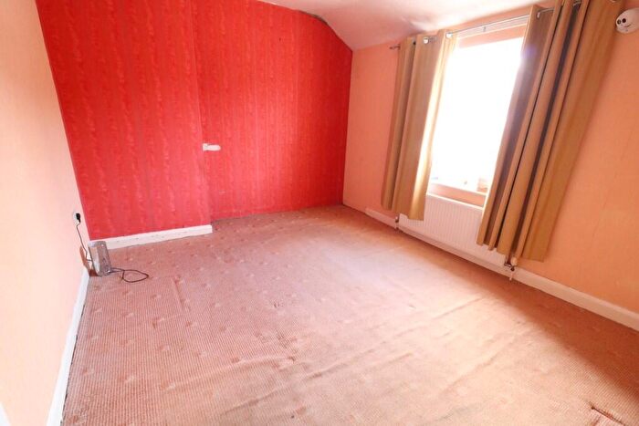 3 Bedroom End Of Terrace House For Sale In Greno View Road, High Green, Sheffield, S35