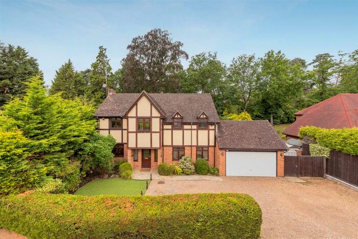 4 Bedroom Detached House To Rent In Holmes Close, Ascot, SL5