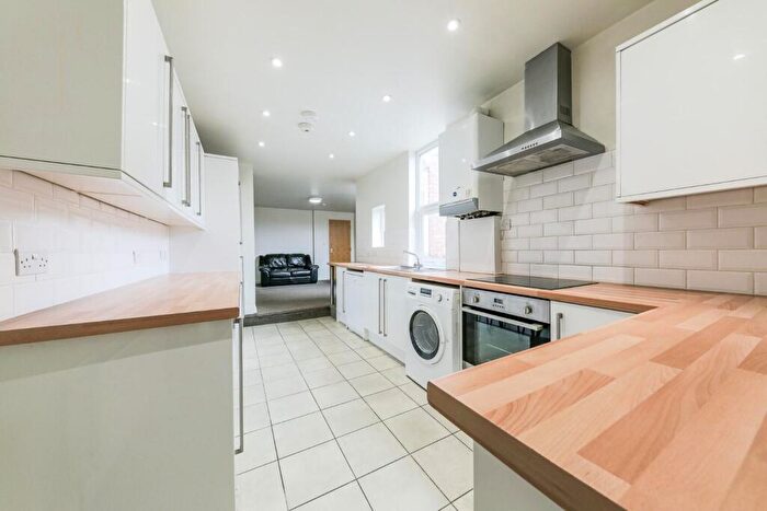 4 Bedroom Flat To Rent In £pppw - Buston Terrace, Jesmond, NE2