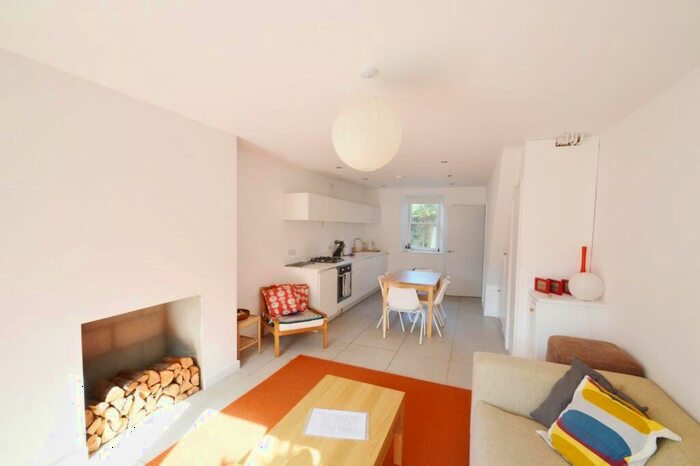 4 Bedroom Semi-Detached House To Rent In Swanage, BH19