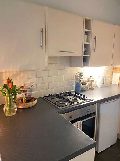 1 Bedroom Flat To Rent In Albion Road, Edinburgh, Midlothian, EH7