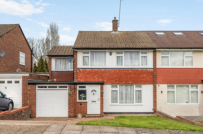 4 Bedroom Semi Detached House For Sale In The Hook, New Barnet, Barnet, EN5