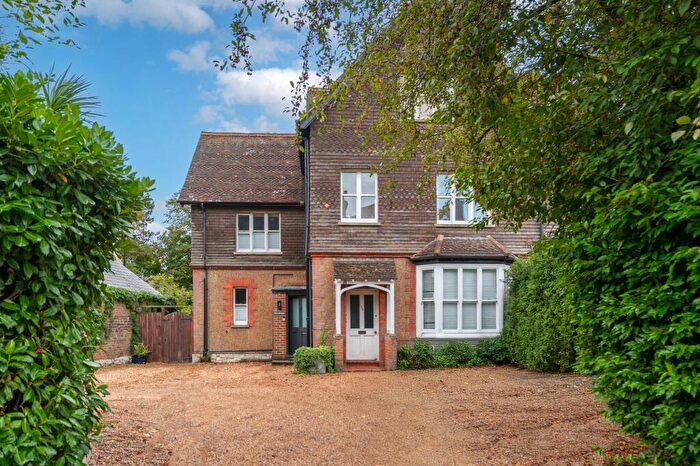 2 Bedroom Maisonette For Sale In Somers Road, Reigate, RH2