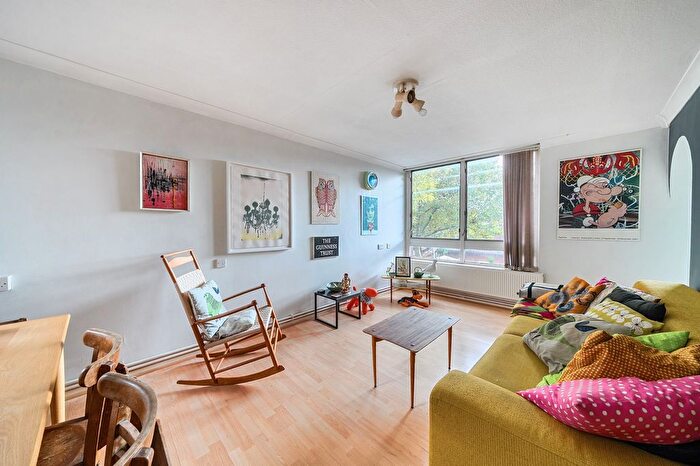1 Bedroom Flat For Sale In Mowatt Close, London, N19